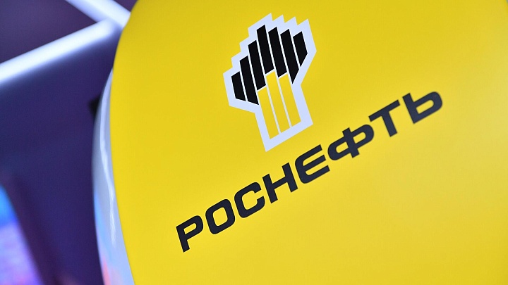 "Роснефть" практически не отправляет на экспорт нефтепродукты, заявил Сечин