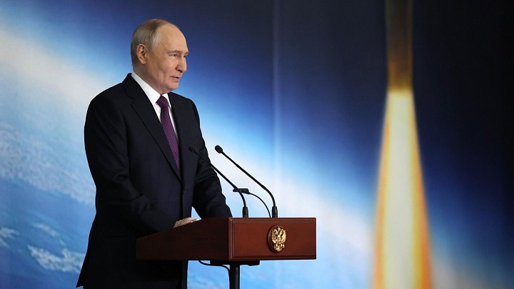Путин поручил внедрить в медорганизациях практику наставничества