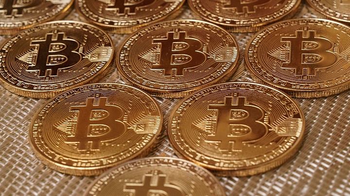 Биткоин впервые с 26 мая превысил отметку в 77 тысяч долларов